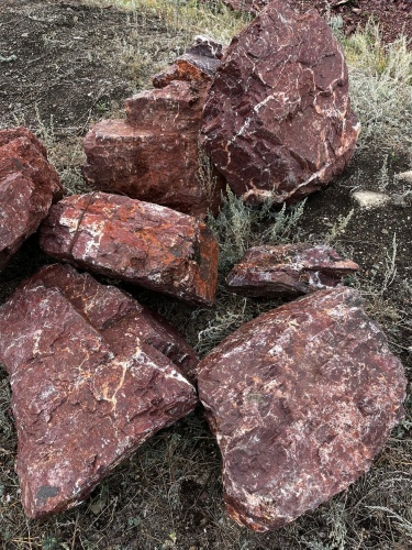 Ландшафтные глыбы красно-фиолетовые 200-1000 килограмм купить в Кургане