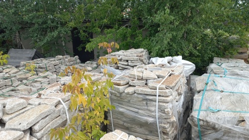 Плитняк галтованный гранитный для ландшафтного дизайна купить в Кургане