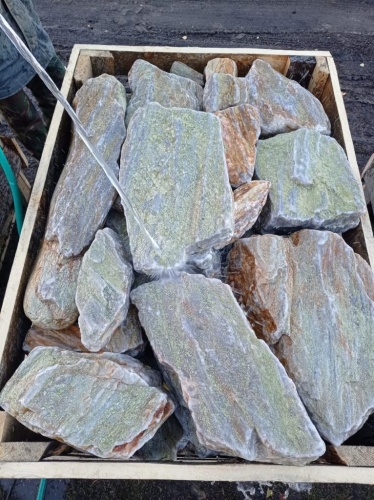 Златолит жёлтый, жёлто-зелёный глыбки и валуны для ланшафтного дизайна купить в Кургане