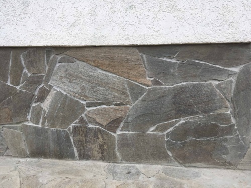 Плитняк златолит Уральский для цоколя, отмостки купить в Кургане