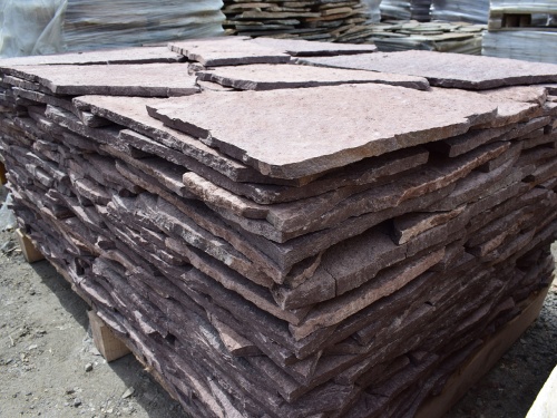 Плитняк лемезит бордовый для облицовки цоколя 20-25 мм  купить в Кургане