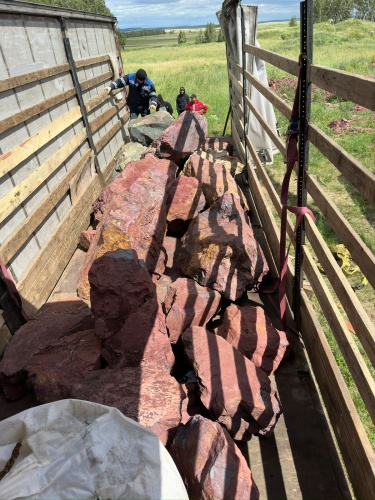 Ландшафтные глыбы красно-фиолетовые 200-1000 килограмм купить в Кургане