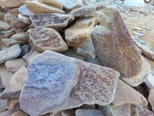 Златолит жёлтый, жёлто-зелёный глыбки и валуны для ланшафтного дизайна купить в Кургане