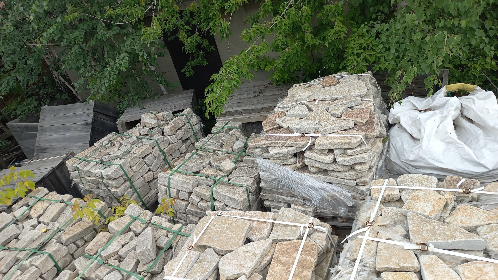 Плитняк гранитный галтованный купить в Кургане