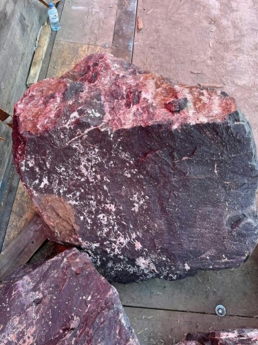 Камни для ландшафтного дизайна красно-фиолетовые 10-60 килограмм купить в Кургане