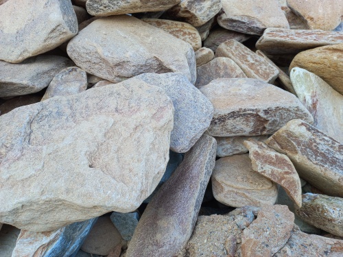 Златолит жёлтый, жёлто-зелёный глыбки и валуны для ланшафтного дизайна купить в Кургане