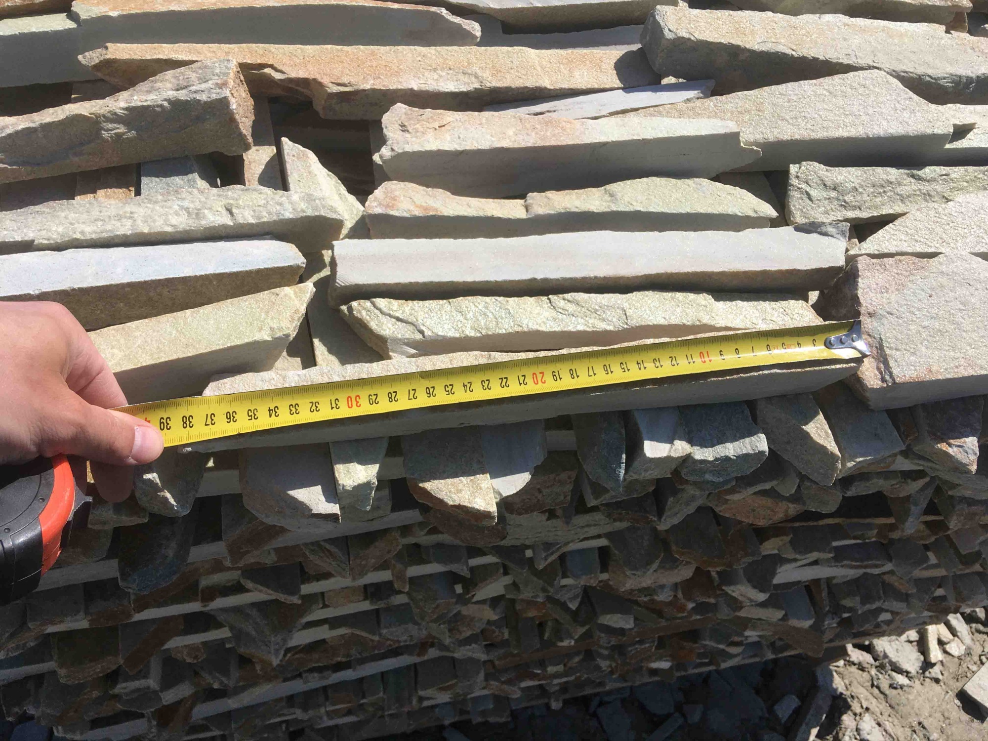 Горбушка златолит золотистый для облицовки купить в Кургане