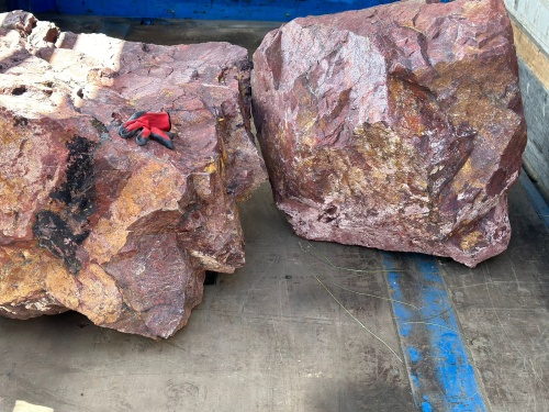 Ландшафтные глыбы красно-фиолетовые 200-1000 килограмм купить в Кургане