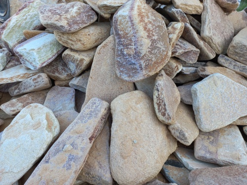 Златолит жёлтый, жёлто-зелёный глыбки и валуны для ланшафтного дизайна купить в Кургане