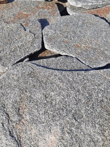 Златолит серебристый галтованный для лестниц купить в Кургане