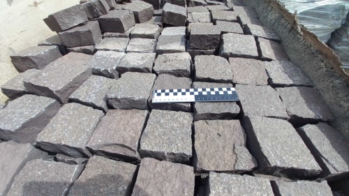 Лемезит колотая брусчатка 10 * 10 см. для парковки купить в Кургане