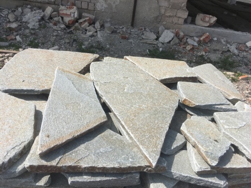 Златолит серебристый галтованный для лестниц купить в Кургане